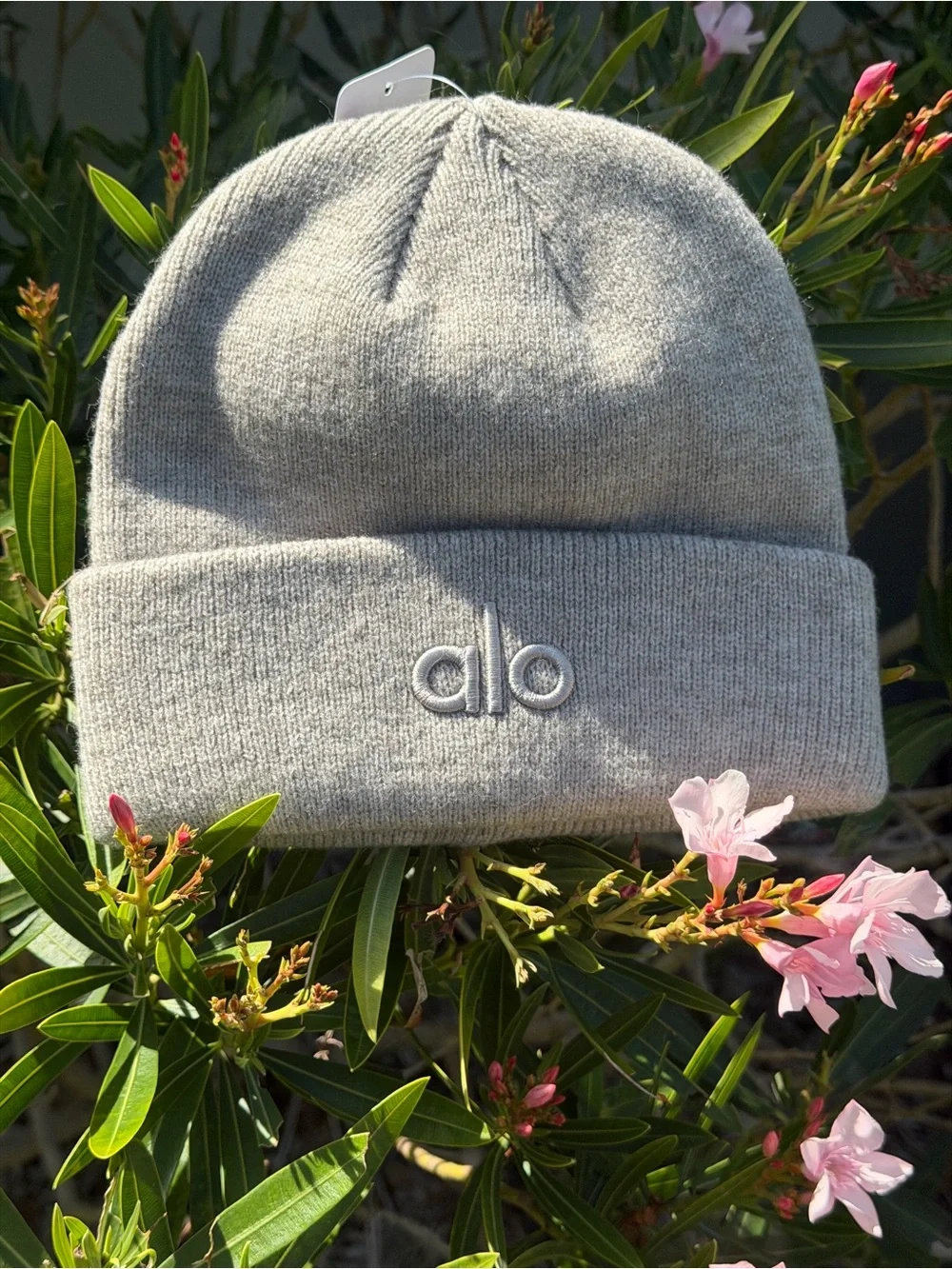 ALO Yoga Ribbed Beanie Hat - Light Gray - Picture 3 of 15